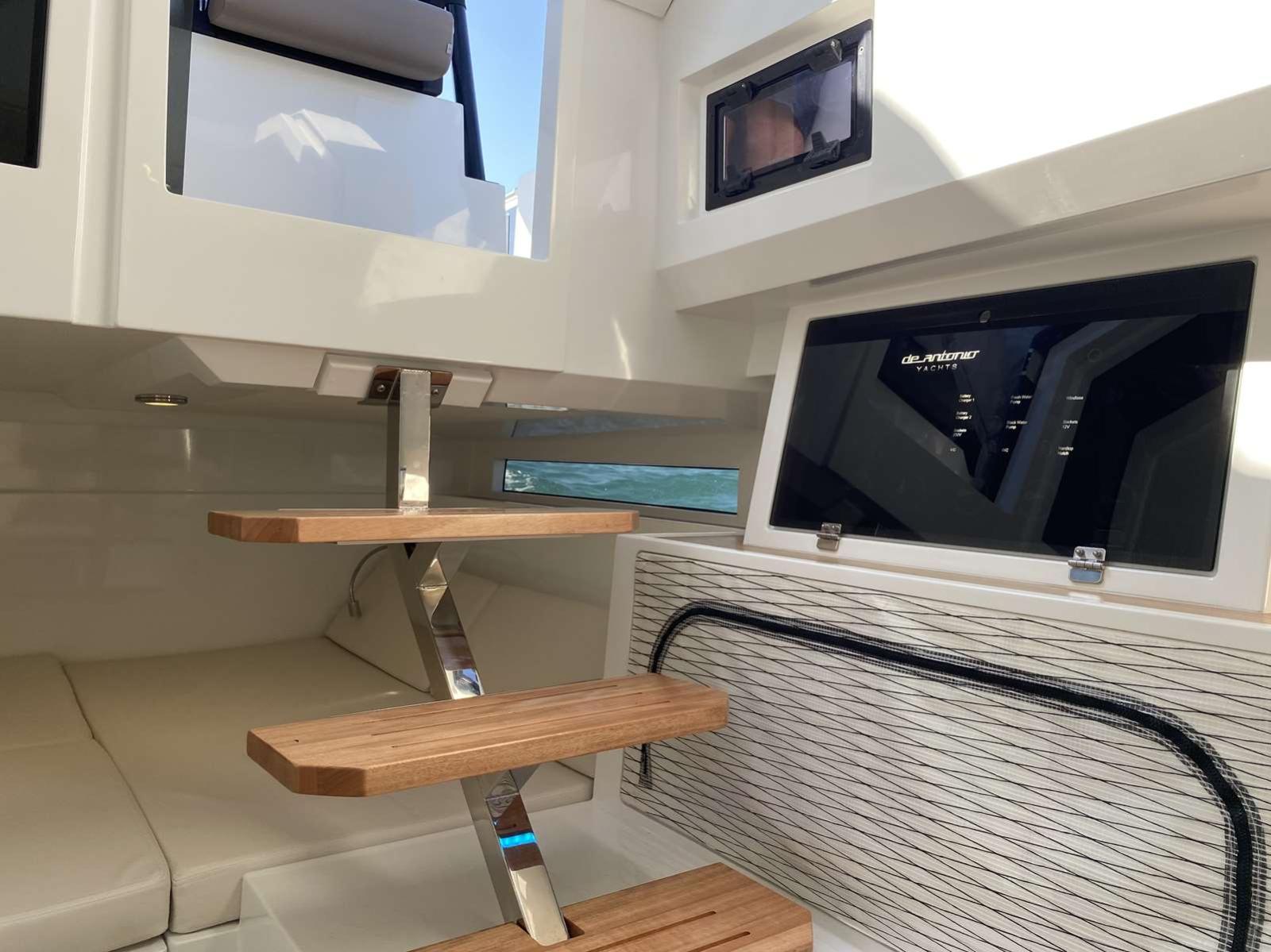 de antonio yachts D32