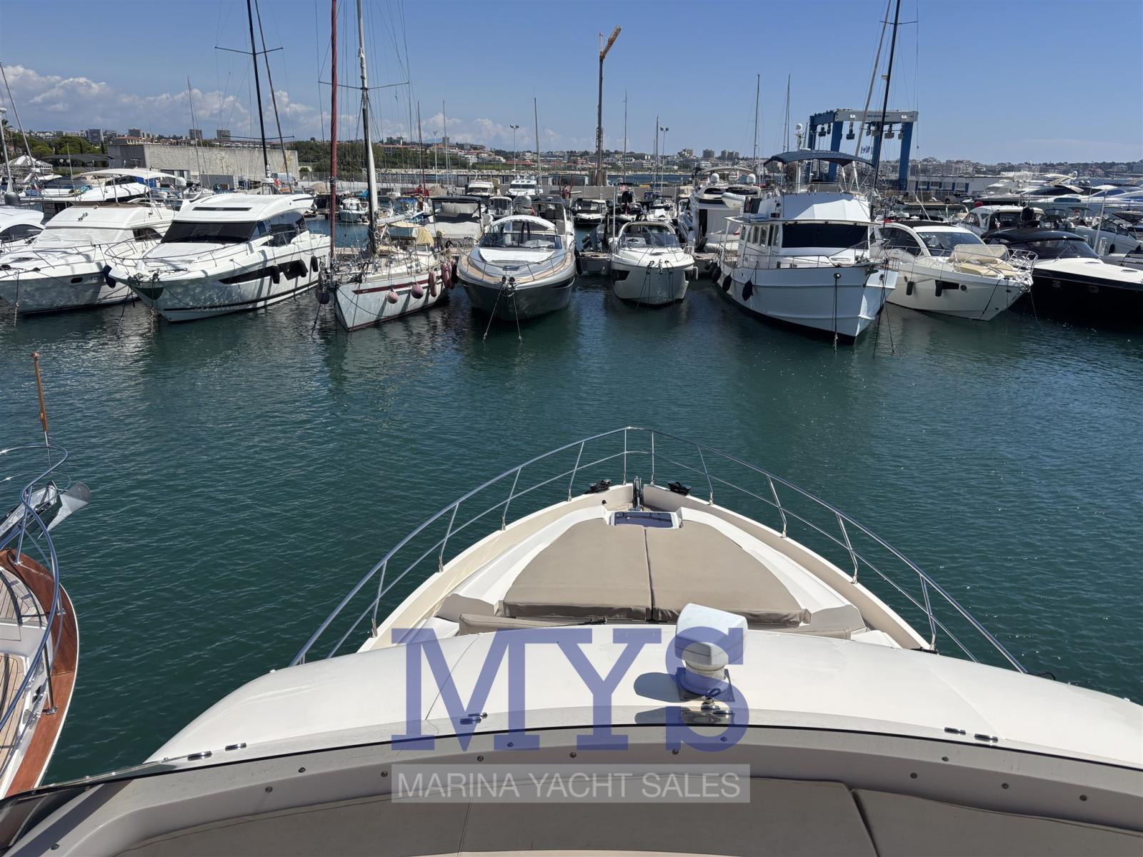 cayman yachts 520 fly