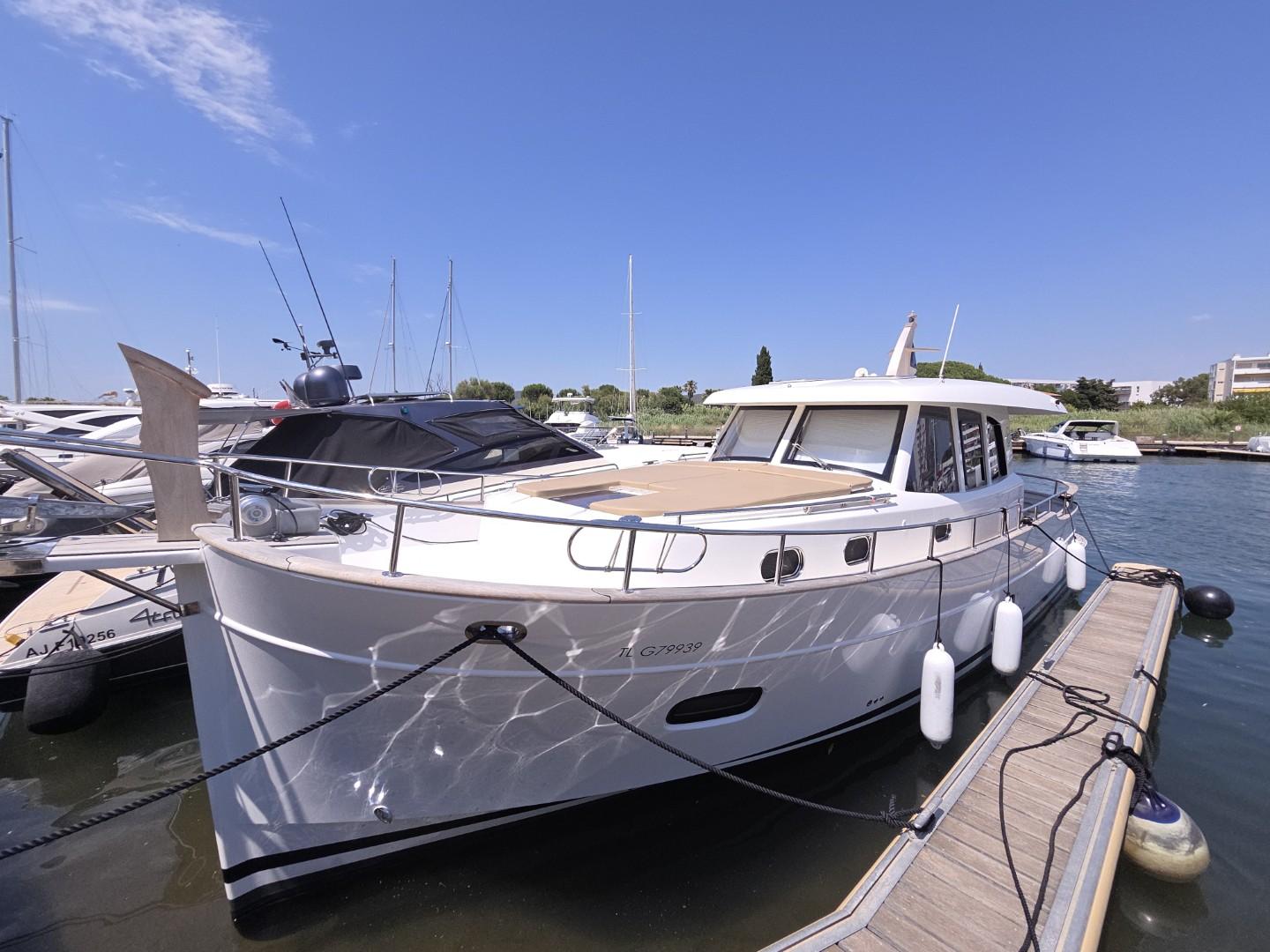 sasga yachts 42 hard top