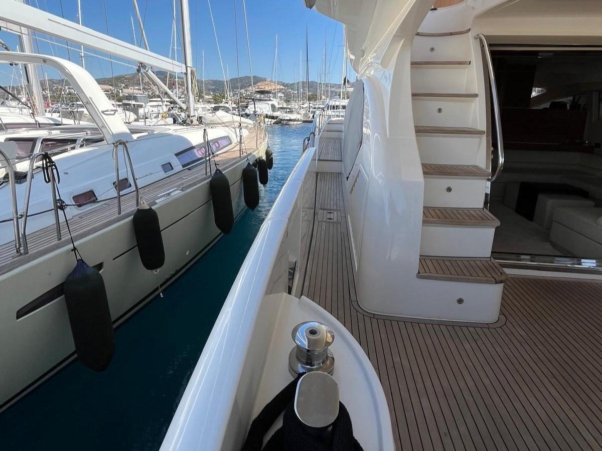 azimut 70 flybridge