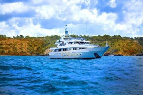 Benetti 147
