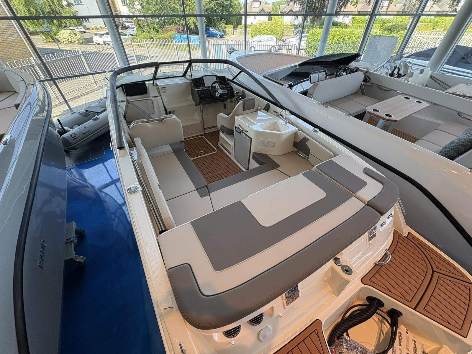 bayliner Vr6 cuddy outboard