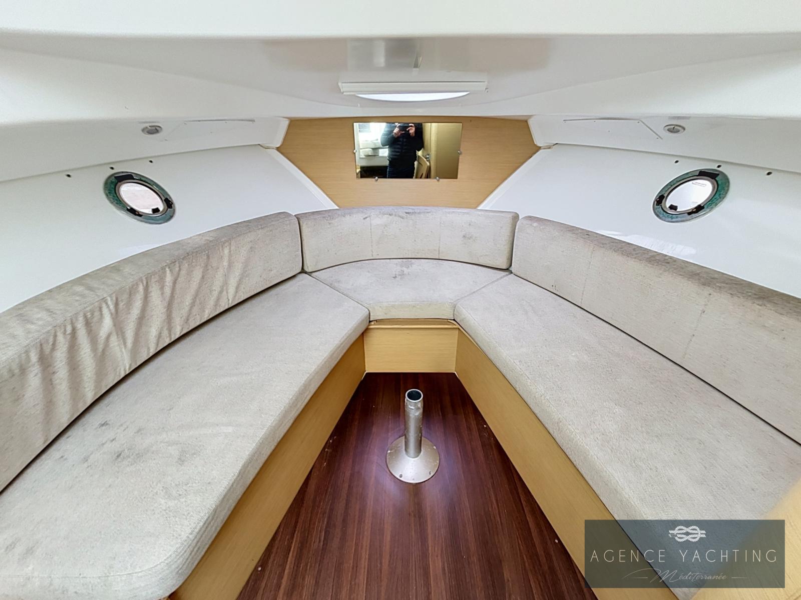 beneteau Flyer 850 sun deck