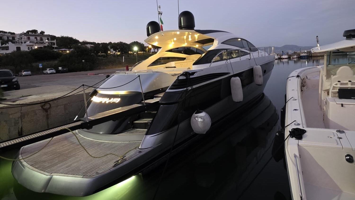 pershing 56'