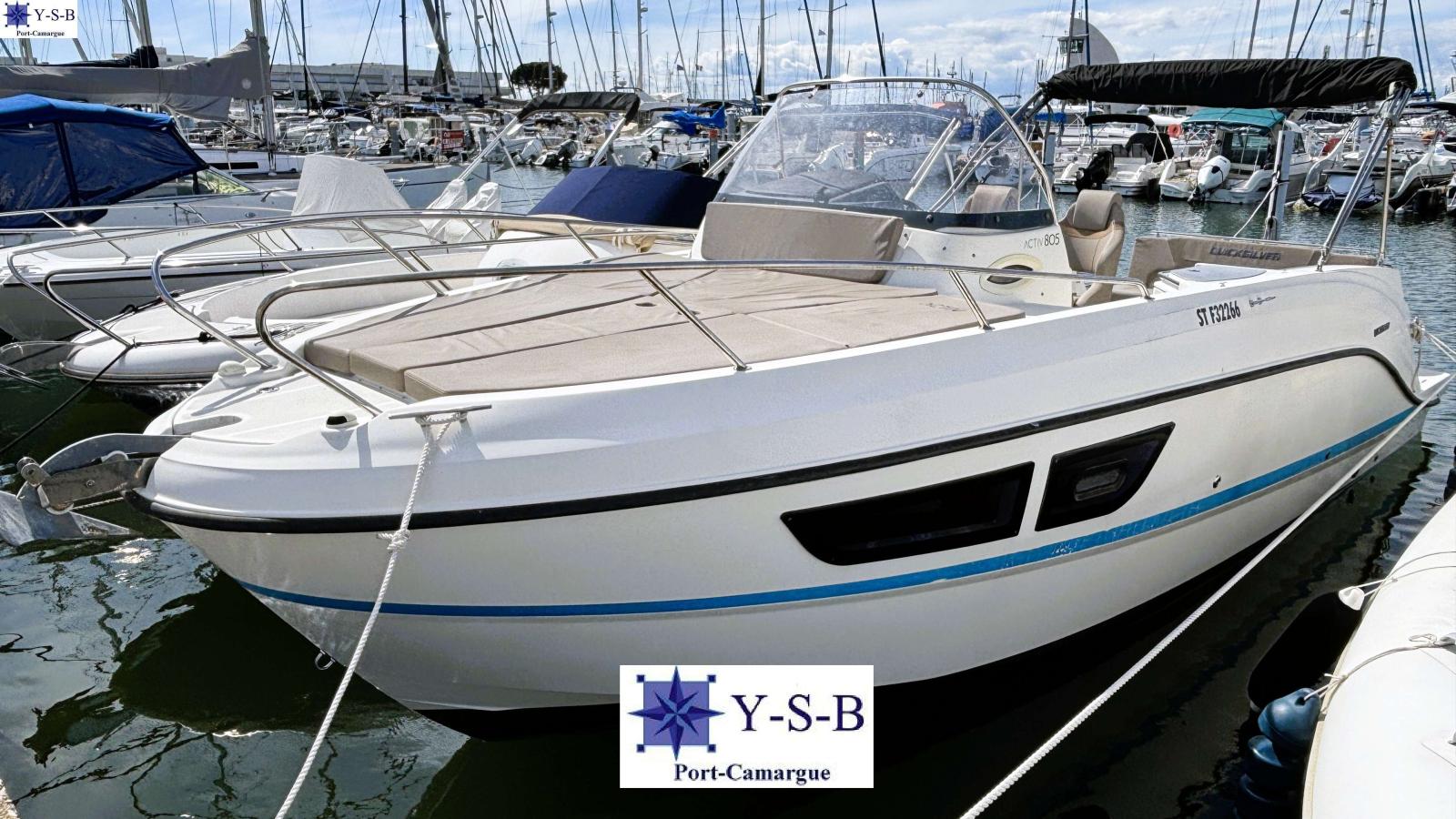 quicksilver Activ 805 sundeck