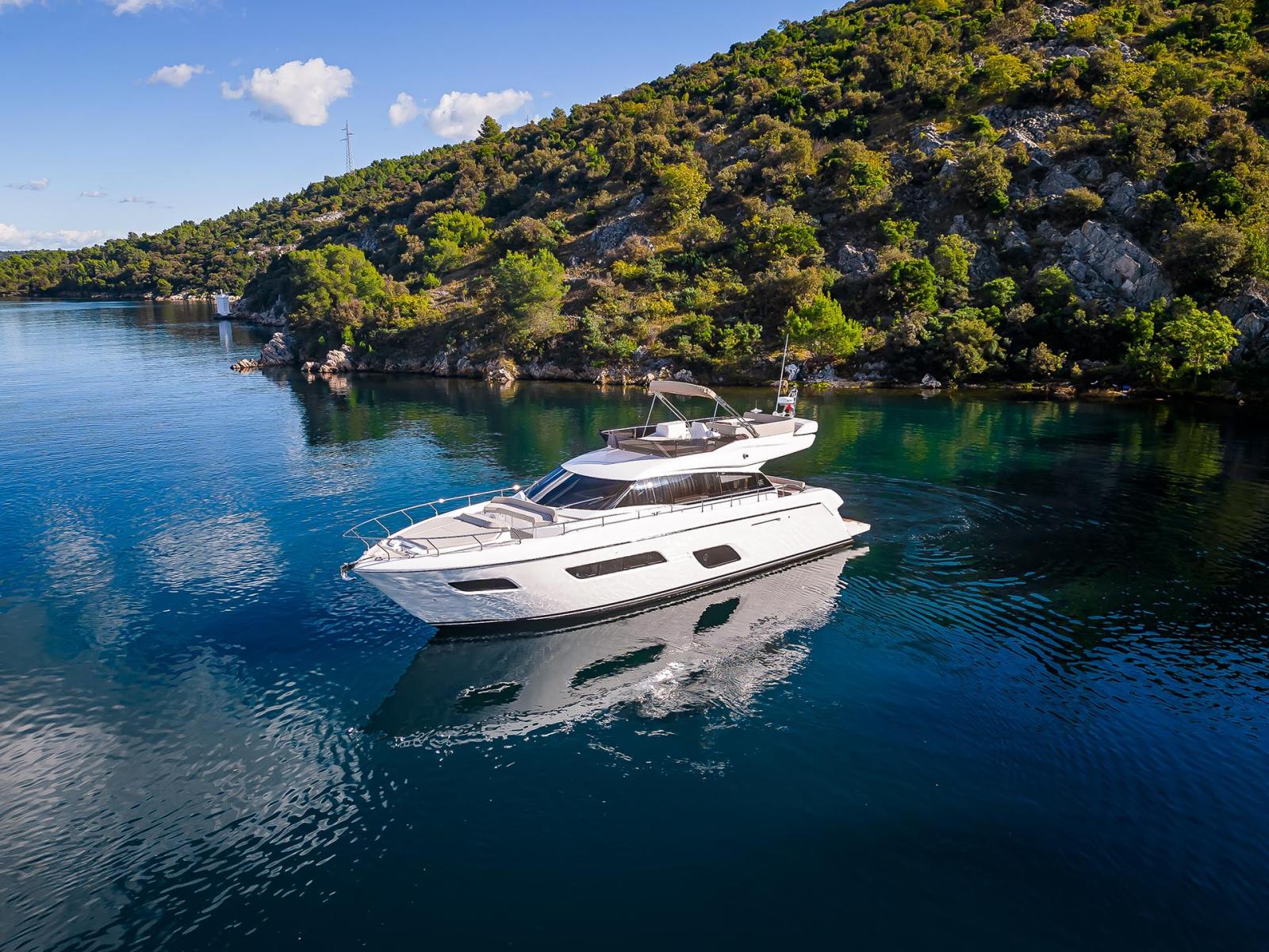 ferretti 550