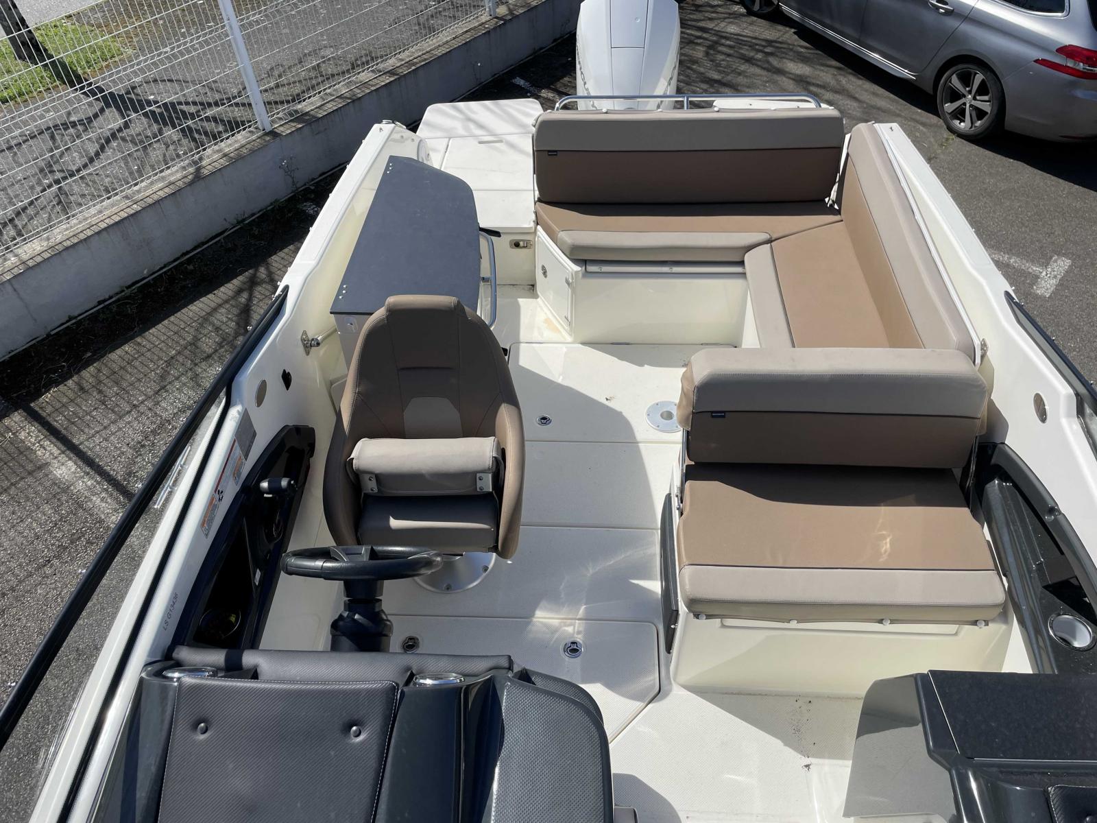 quicksilver Activ 755 cruiser