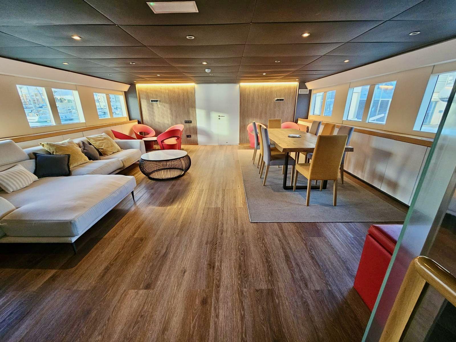 explorer yacht 92 pro 50 pax