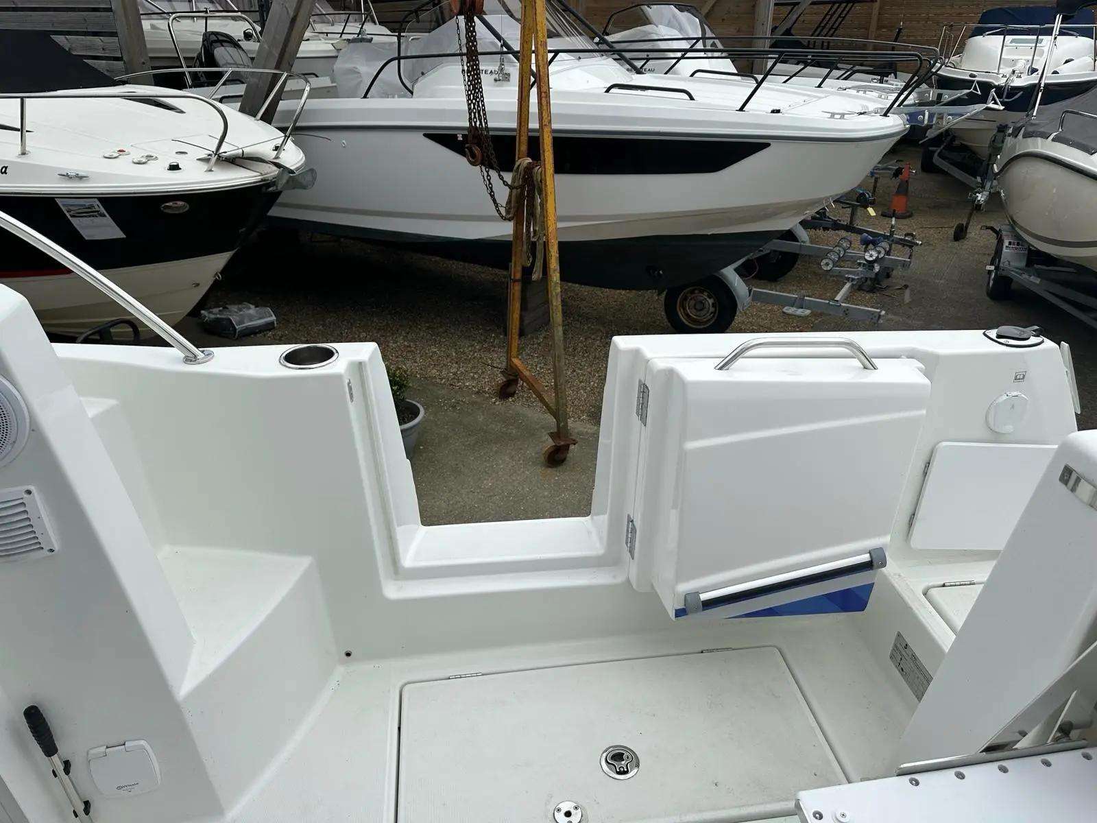 beneteau Antares 8 v2 outboard