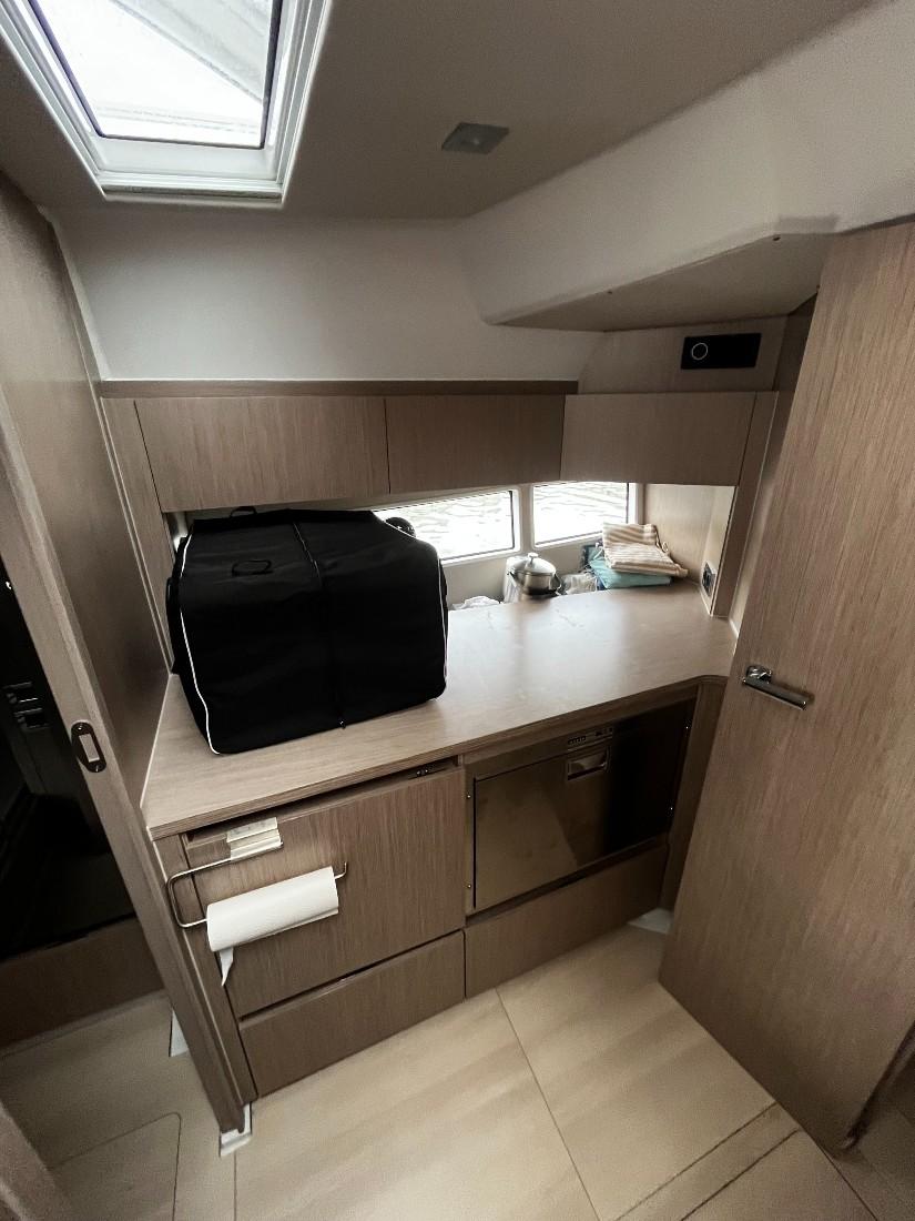 sealine S335