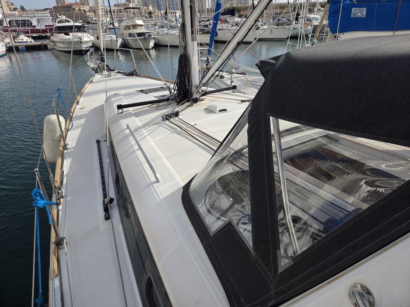 beneteau Oceanis 38 cruiser