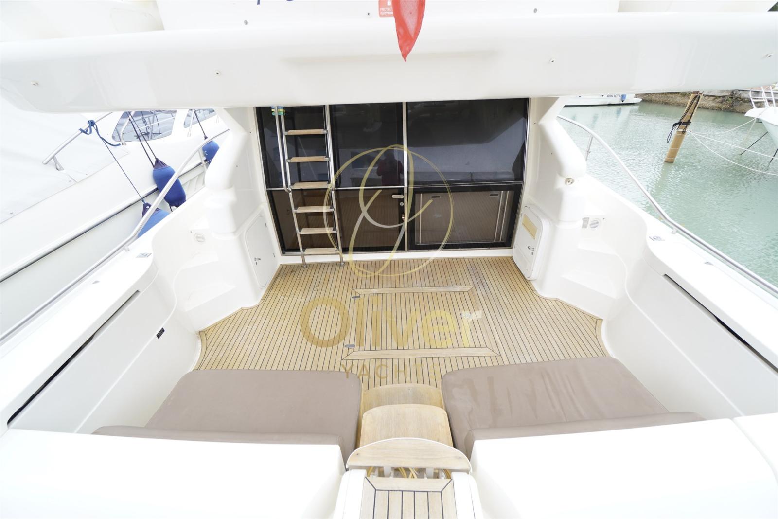 ferretti yachts 53