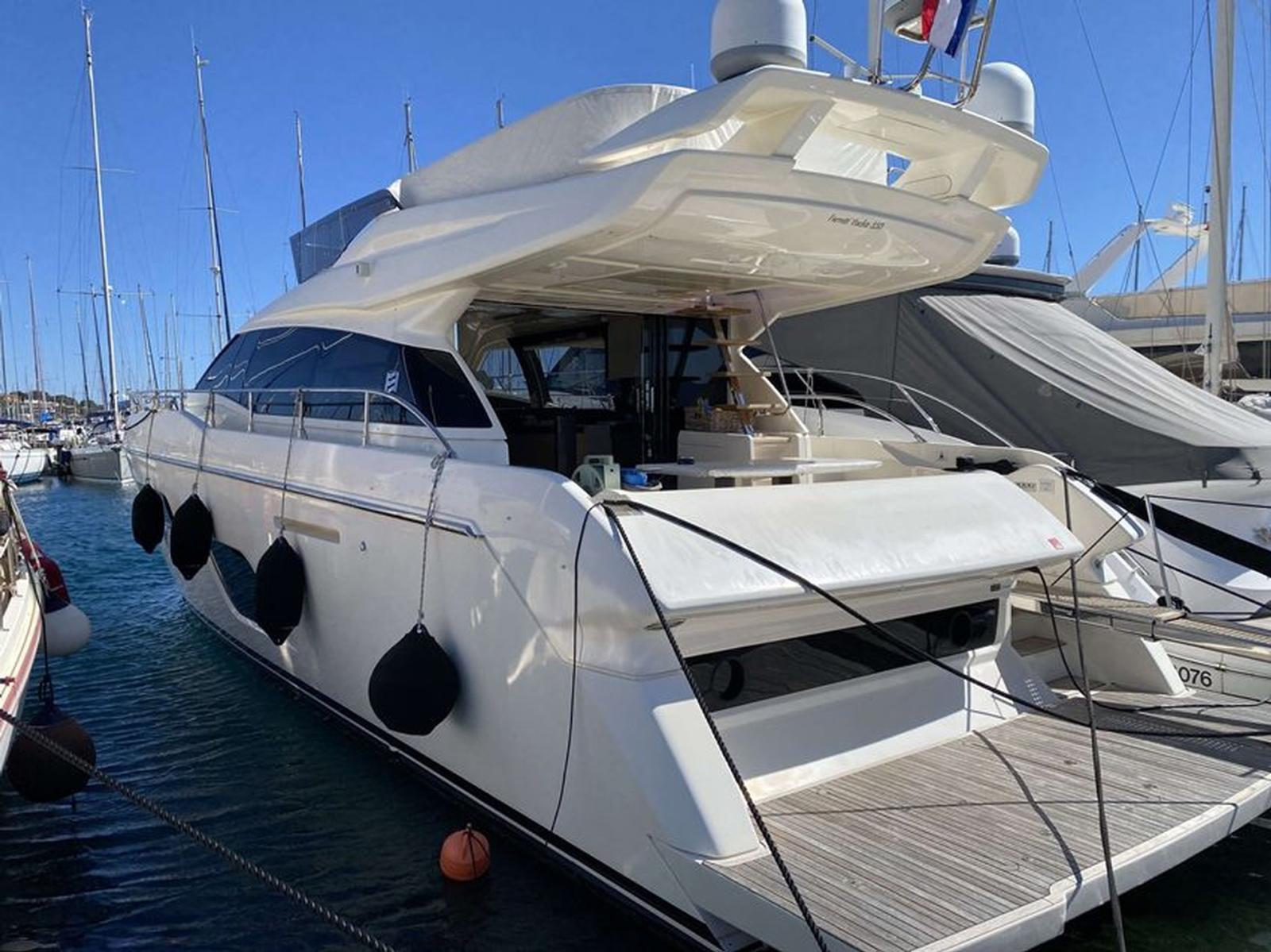 ferretti yachts 550