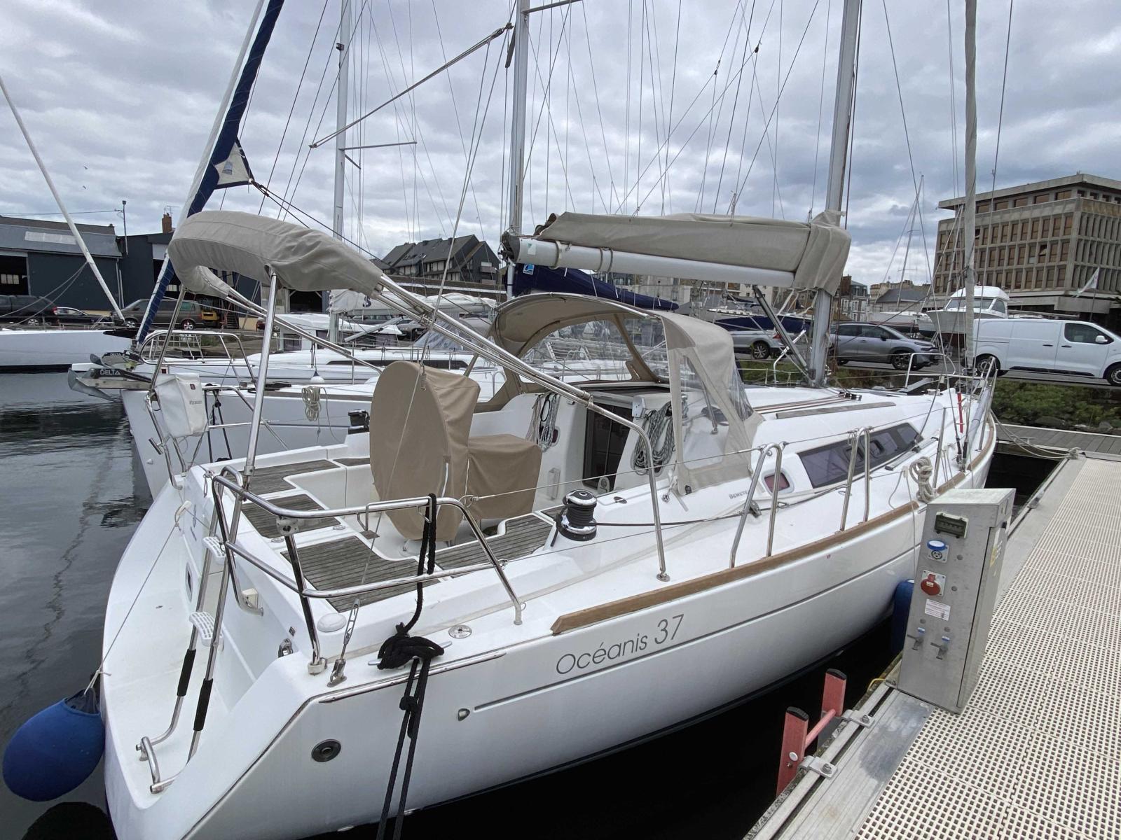 beneteau Oceanis 37