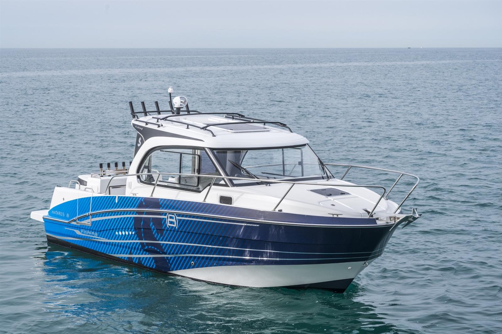 beneteau Antares 8 fishing