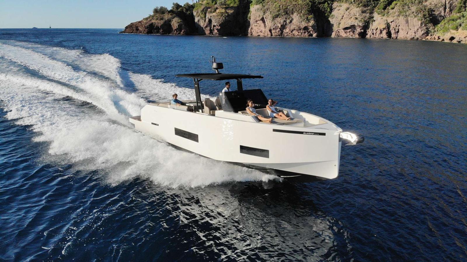 de antonio yachts D42