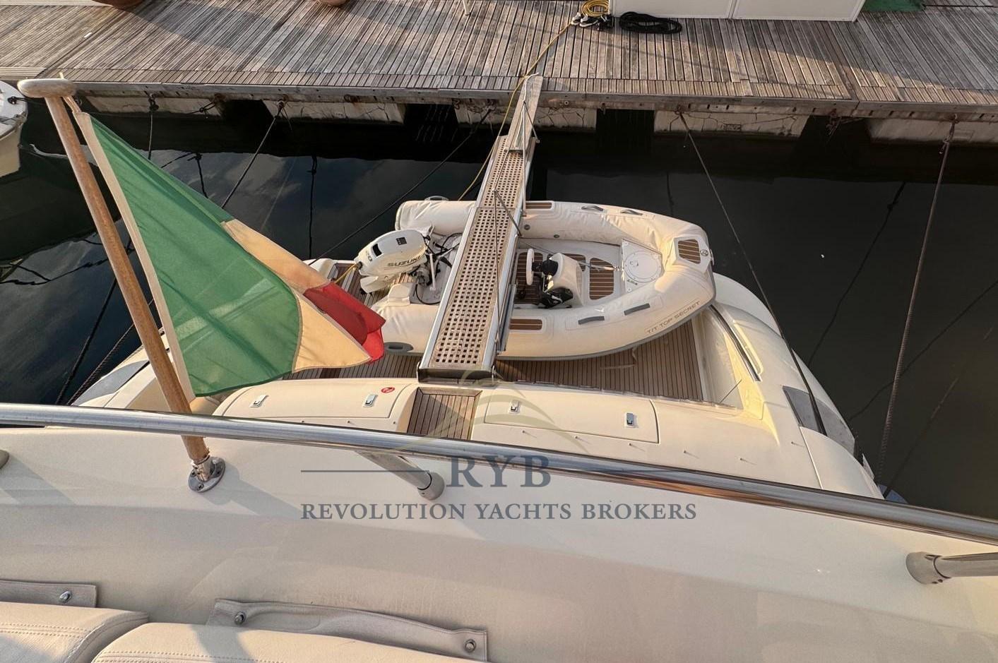 azimut 62