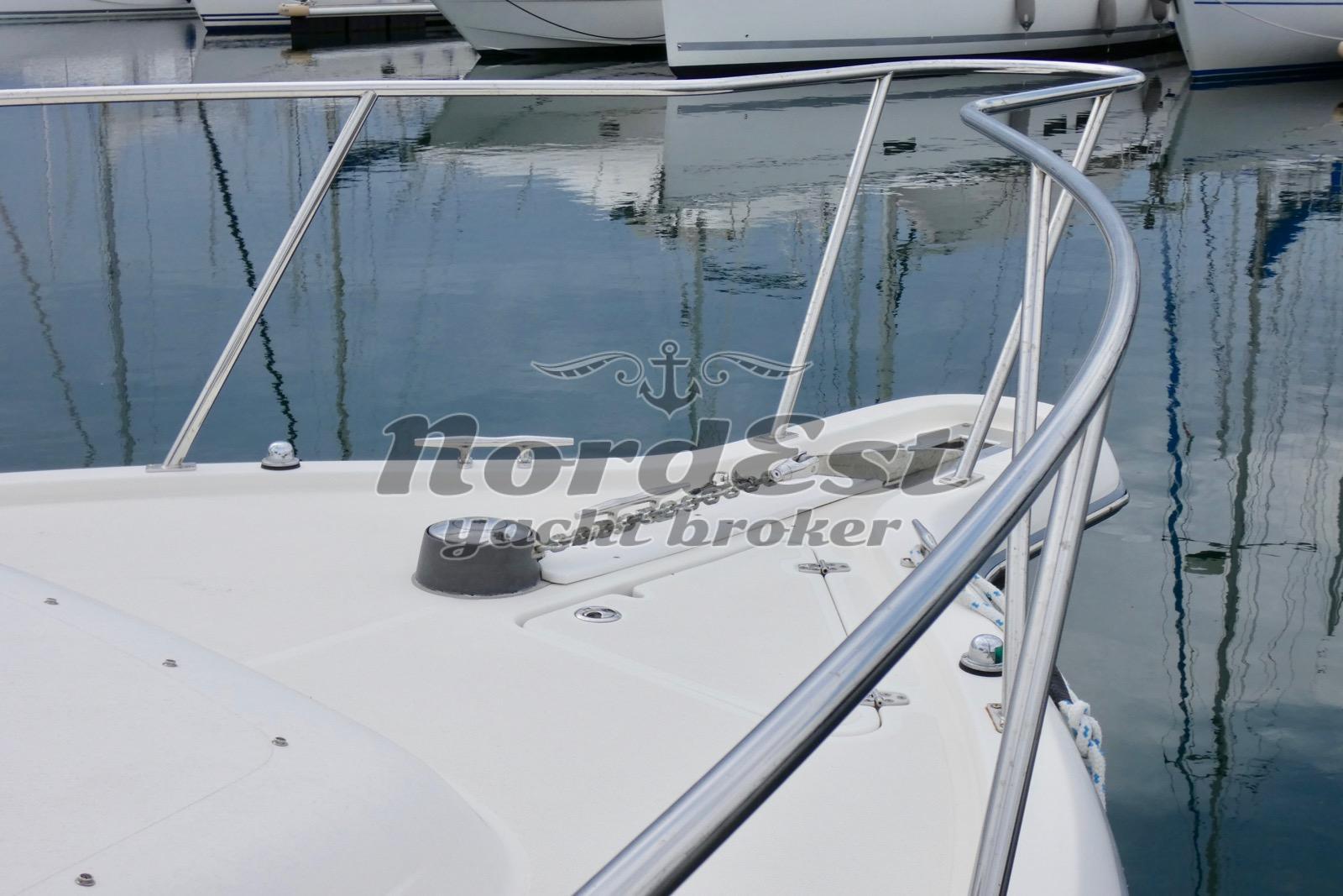 pursuit Tiara 3070 (motori 2026)