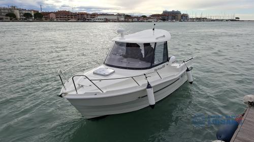 Manara 550 pilot house
