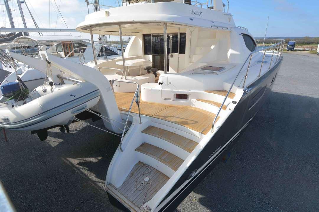 leopard 47 power cruiser