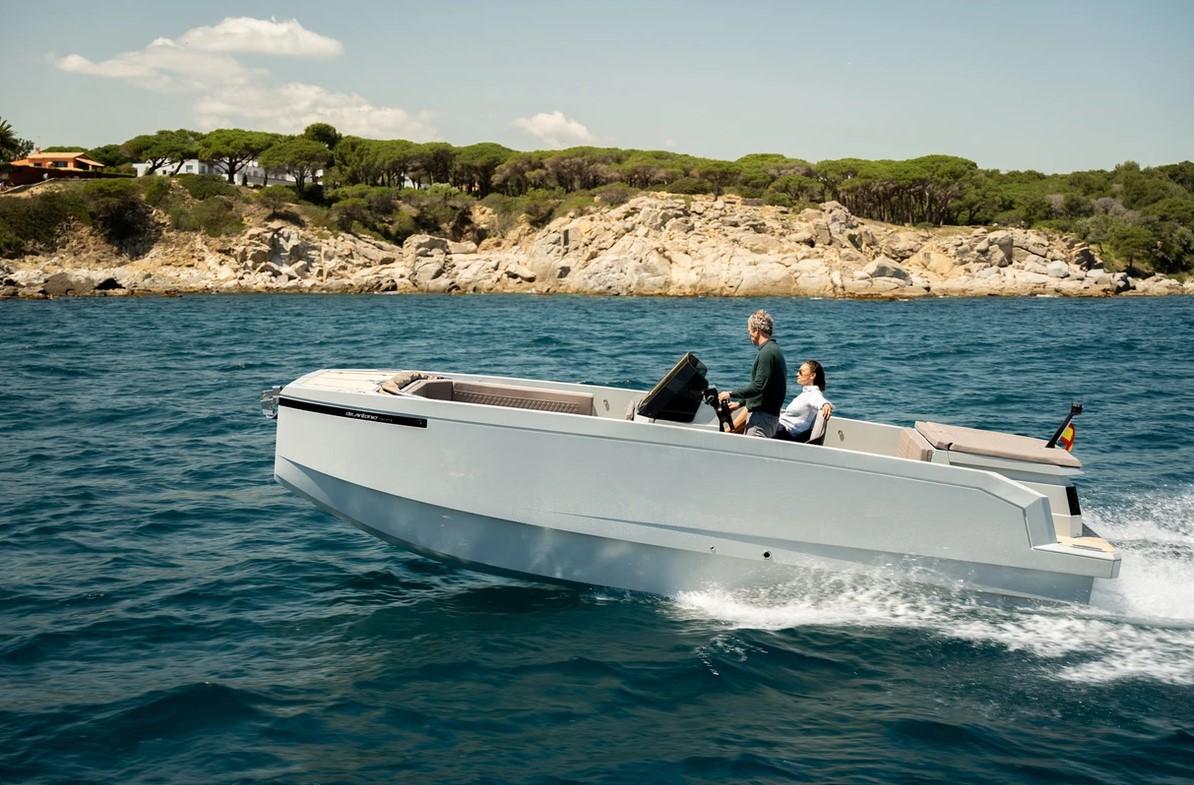 de antonio yachts D23