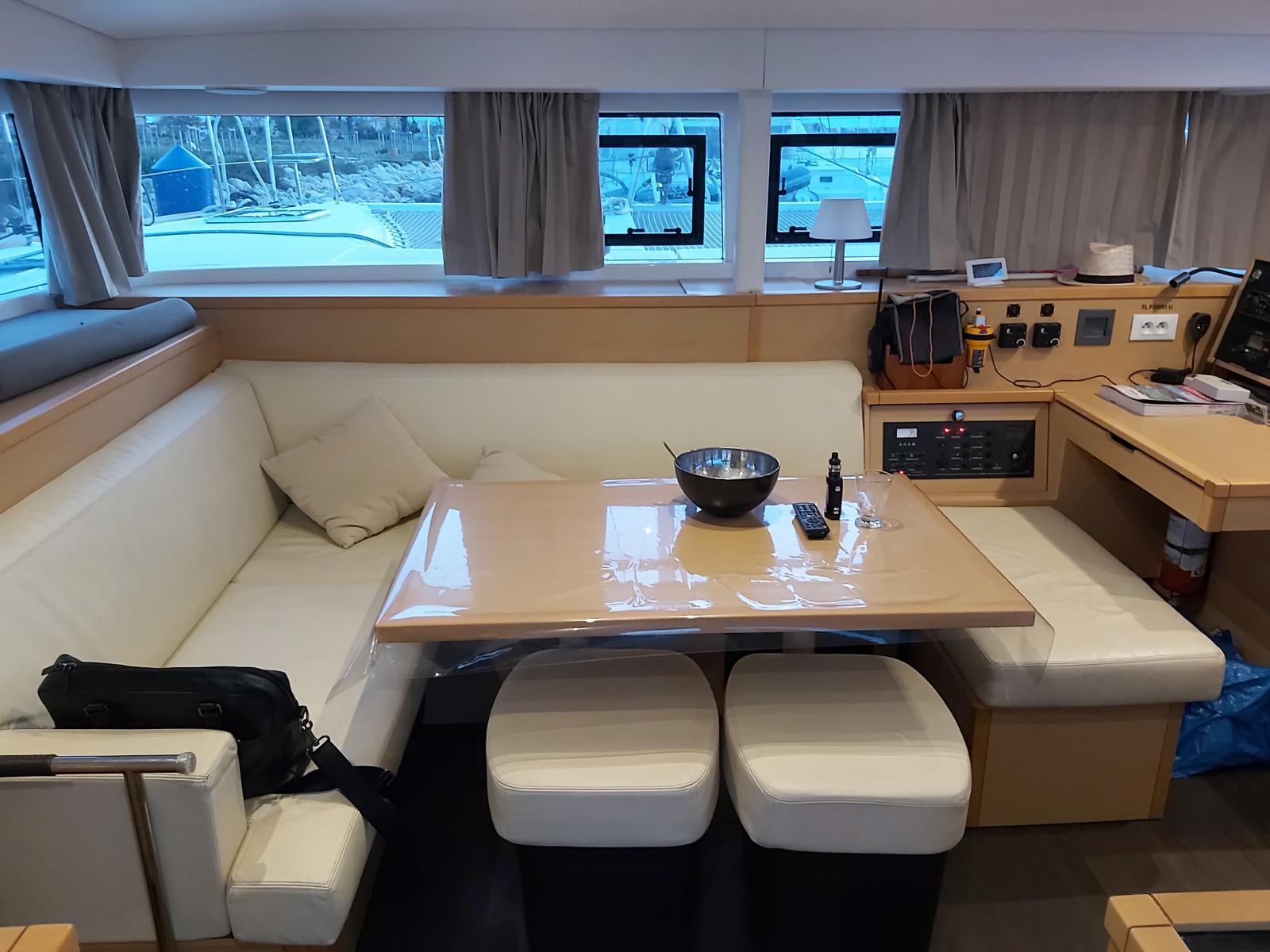 lagoon 400 s2