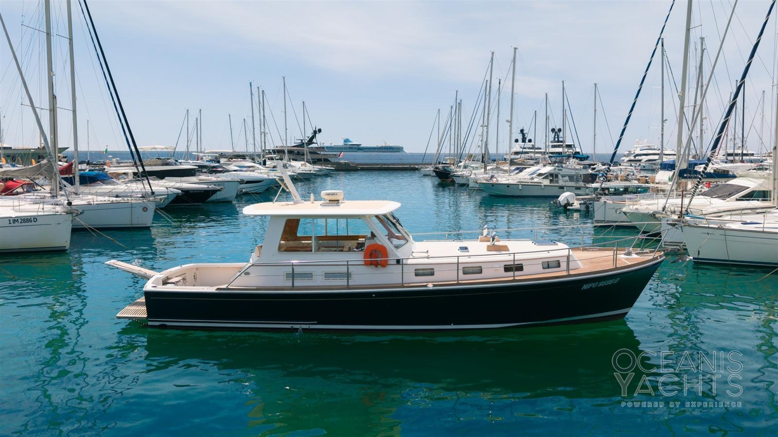 grand banks Eastbay 43