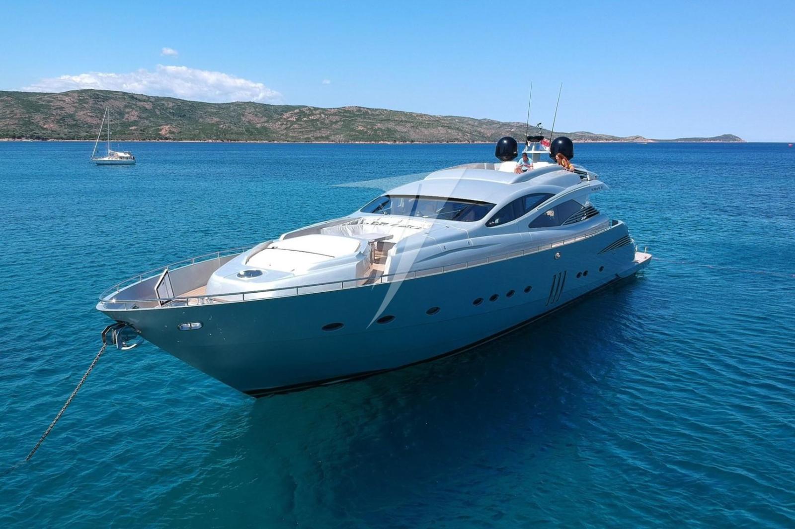 pershing 90'