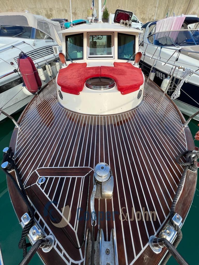 rose island Lobster 38