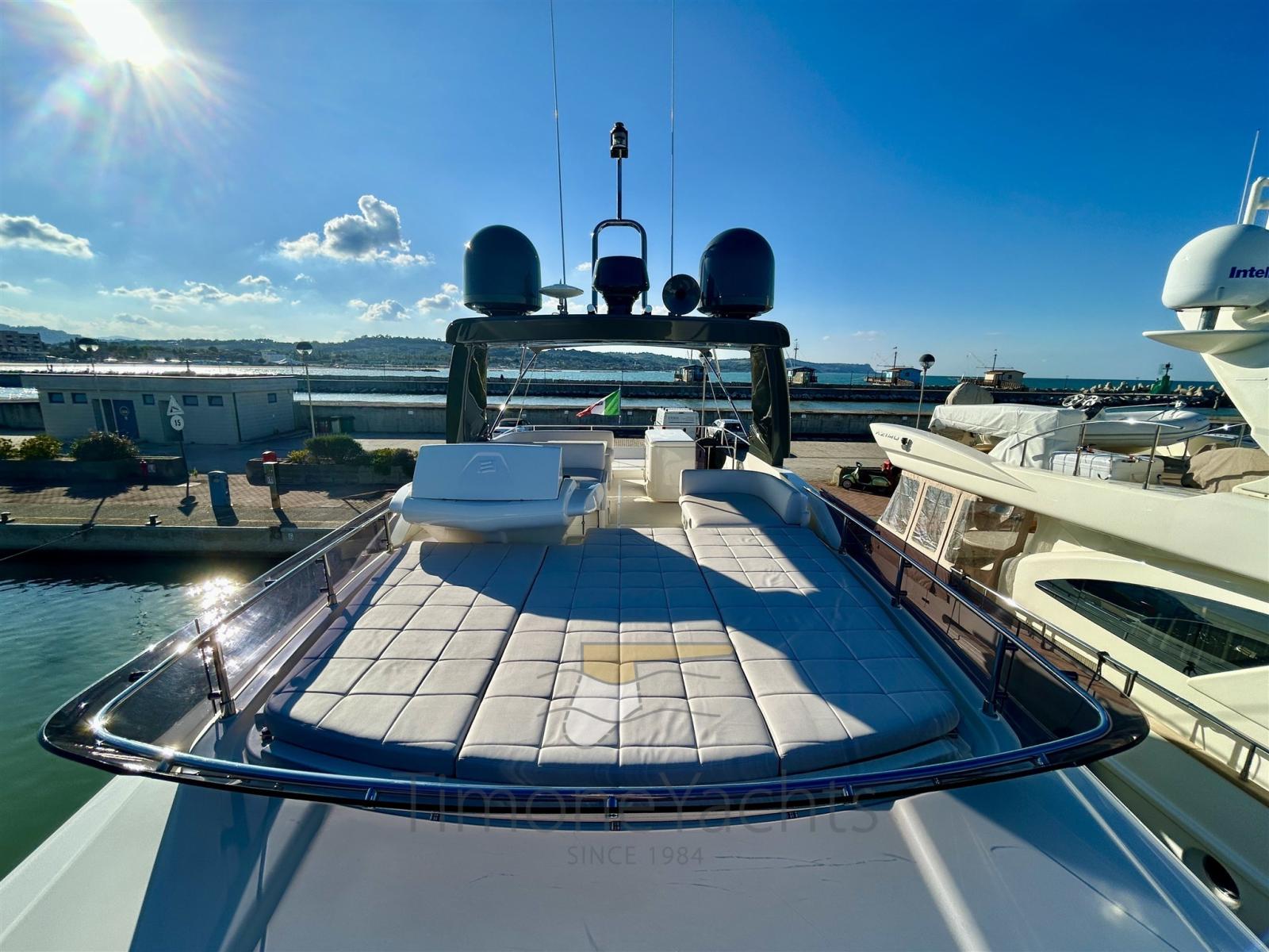 ferretti yachts 700
