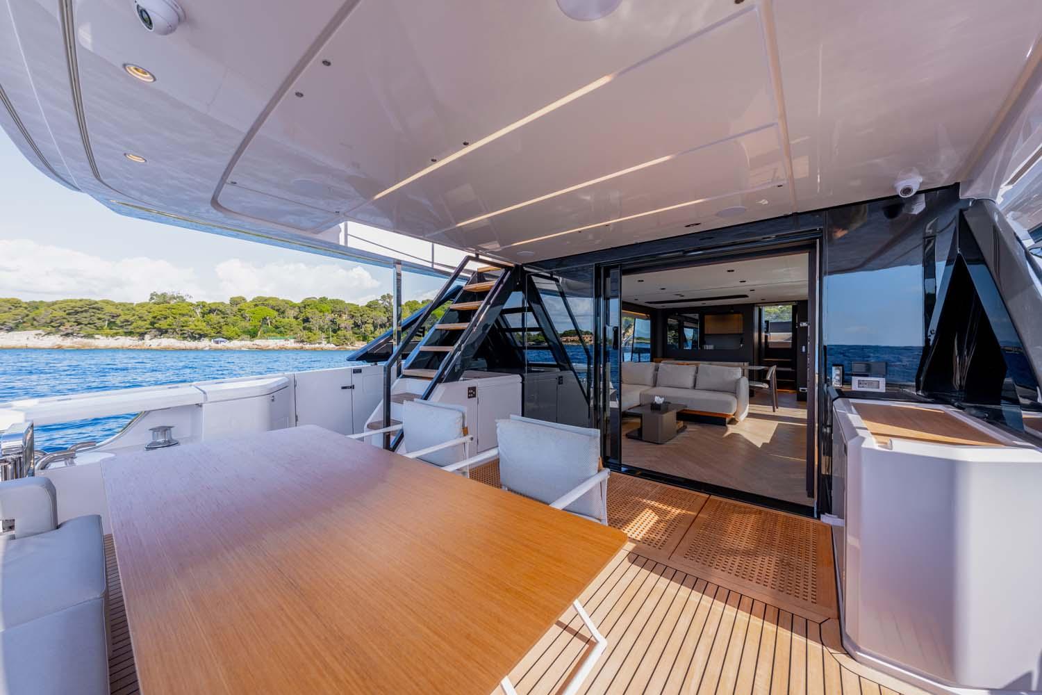 ferretti yachts 800