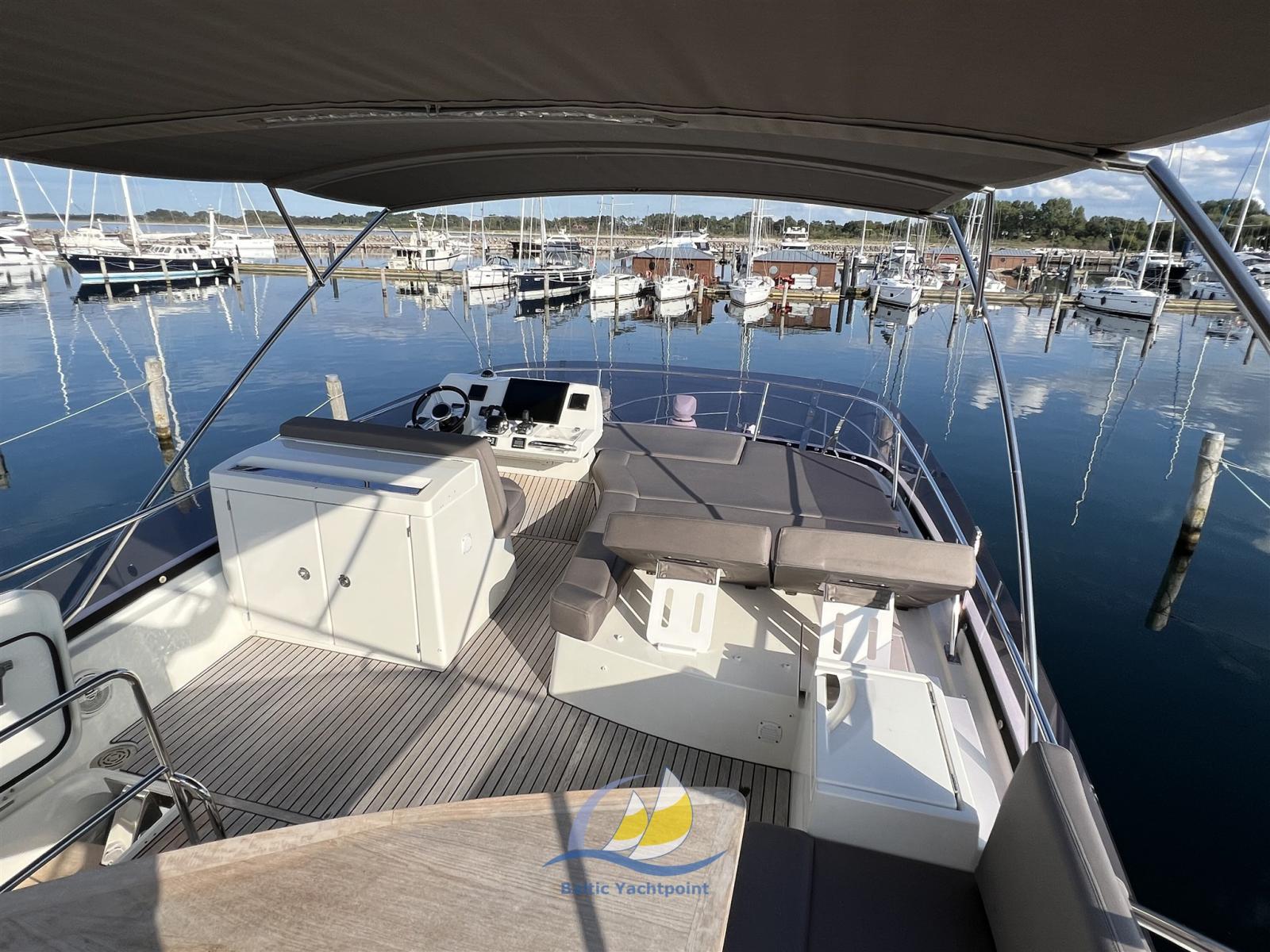 prestige yachts Prestige 500 fly top