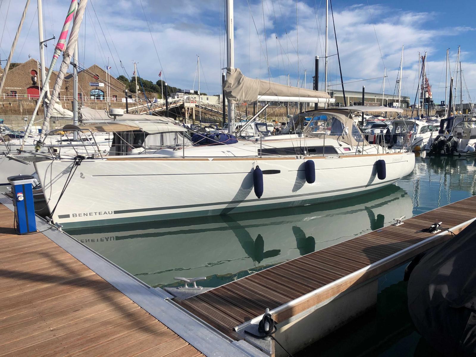 beneteau Oceanis 37