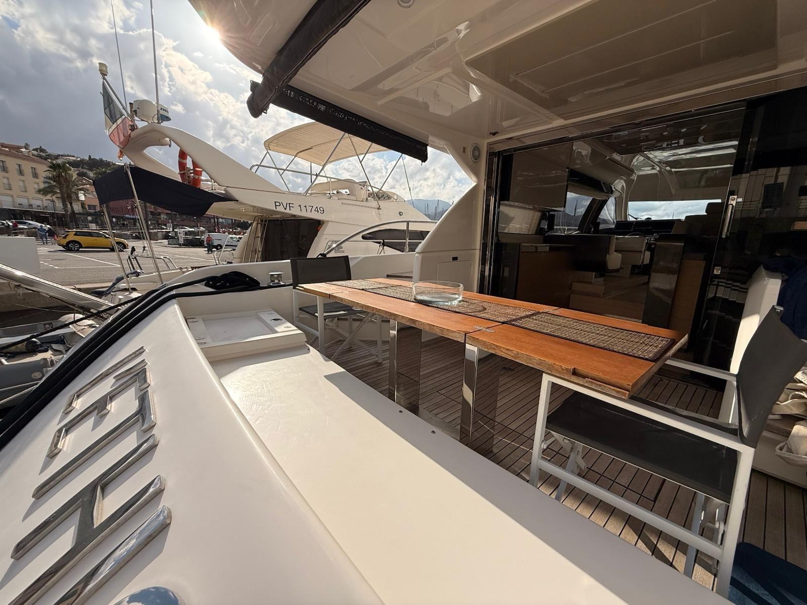 ferretti yachts 550