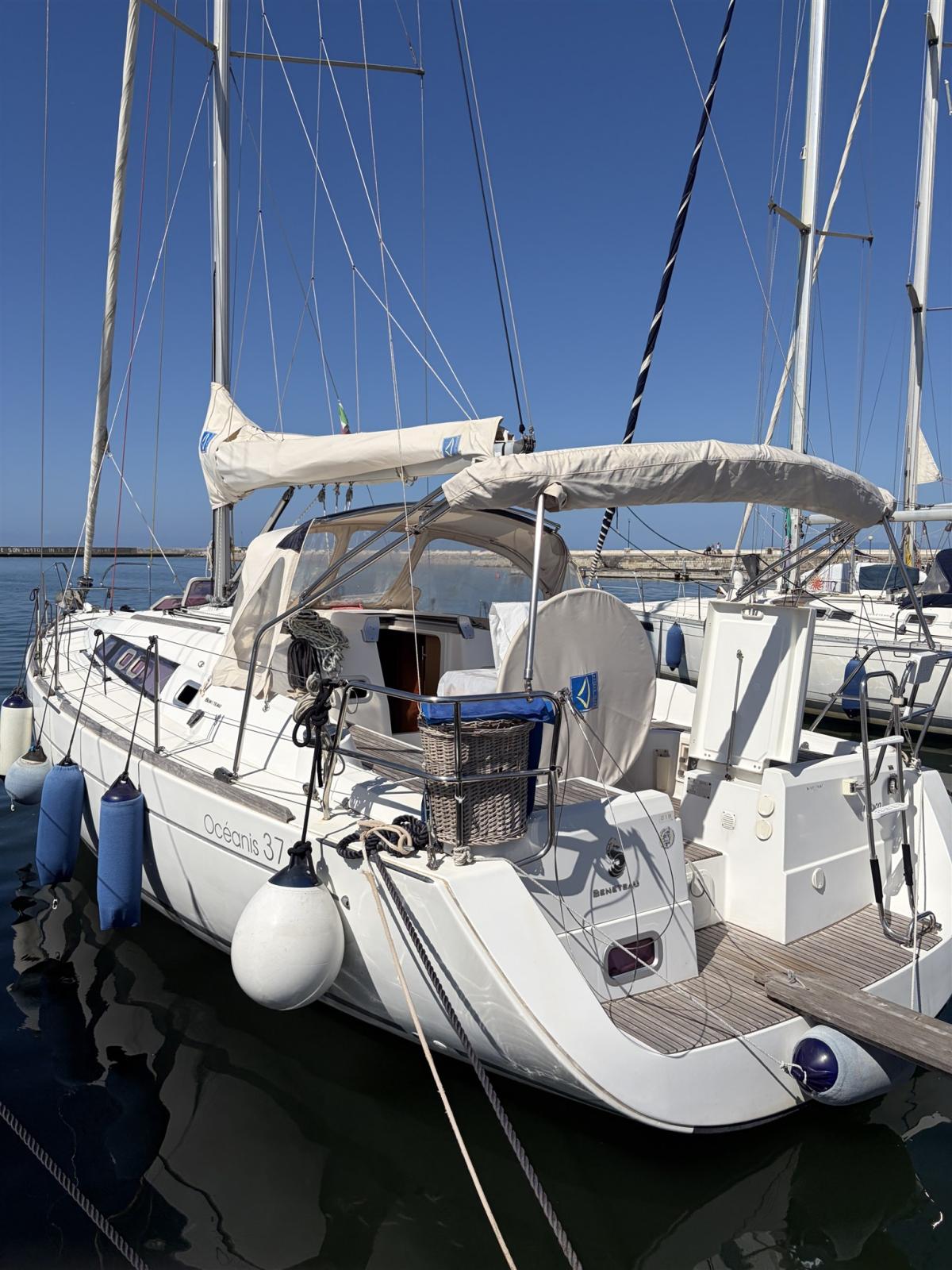beneteau Oceanis 37