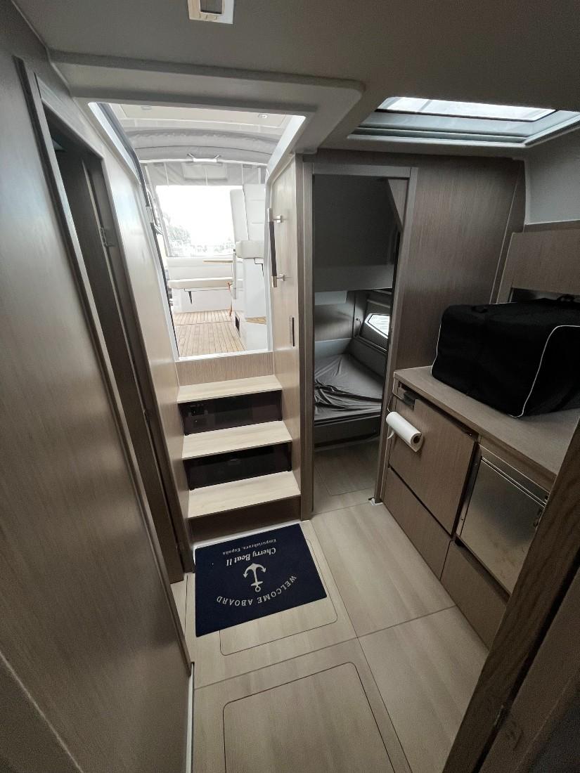 sealine S335