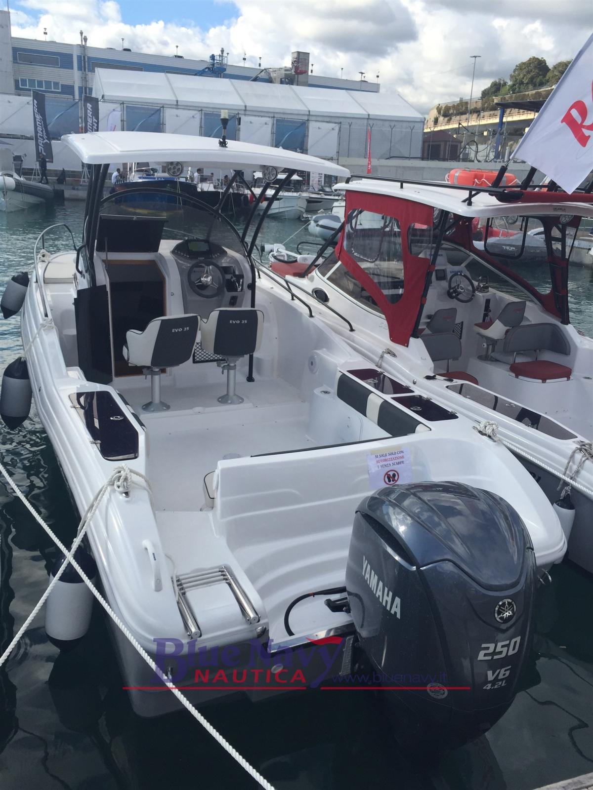 ranieri Evo 25 - cabinato di 7,55mt 2 postiletto