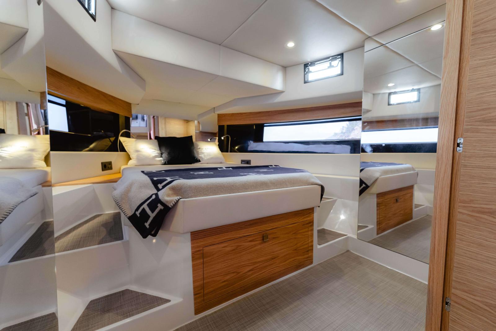 de antonio yachts D50 open