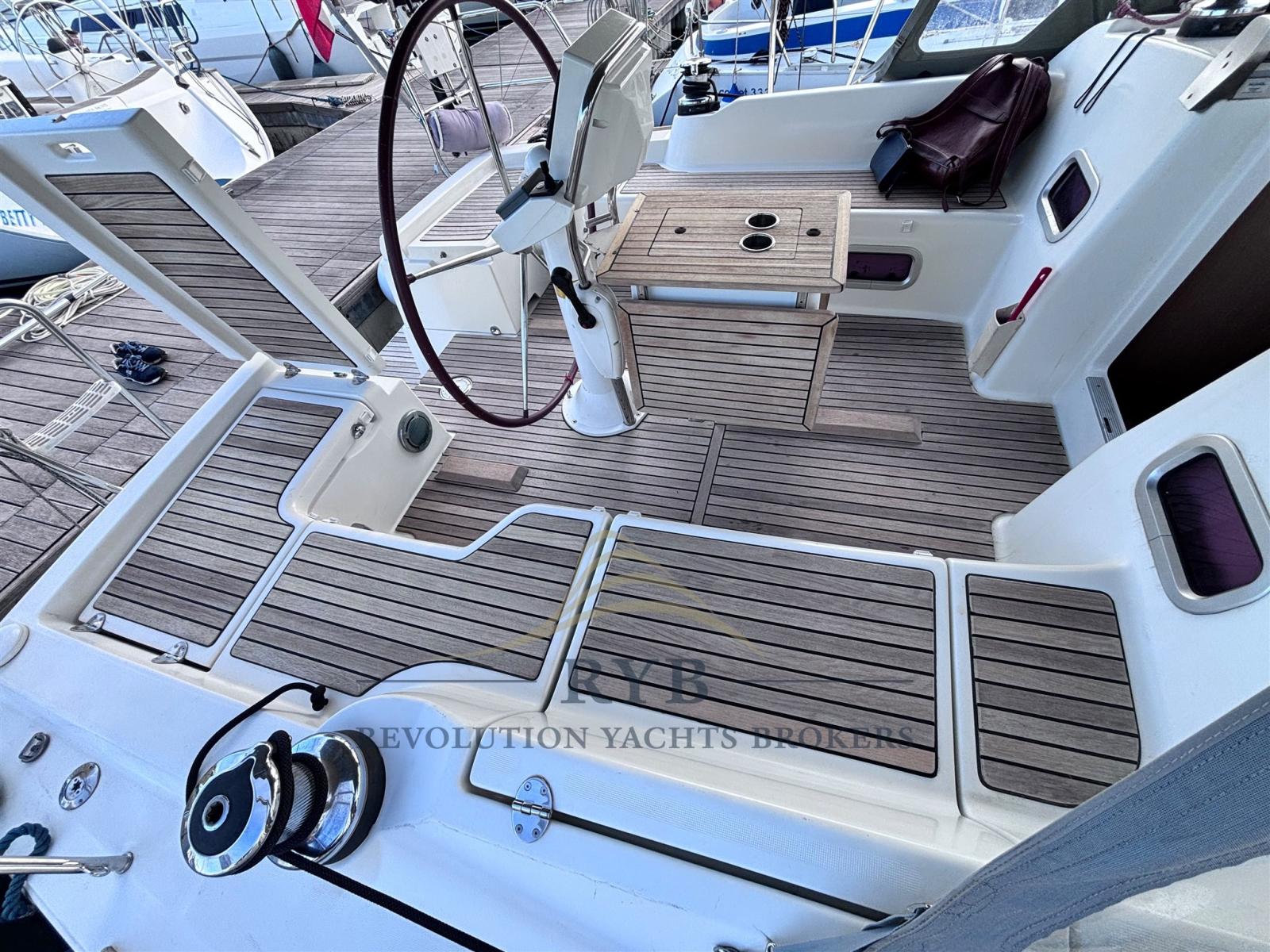 beneteau Oceanis 37
