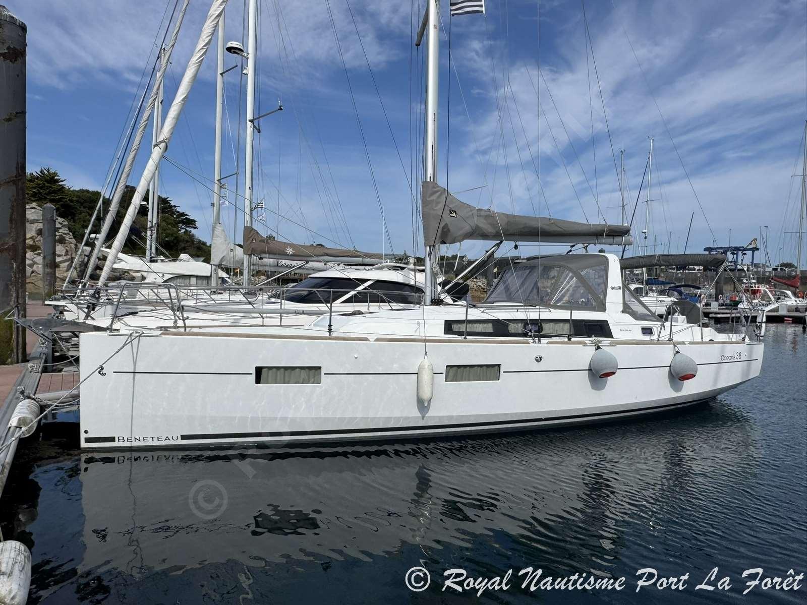 beneteau Oceanis 38