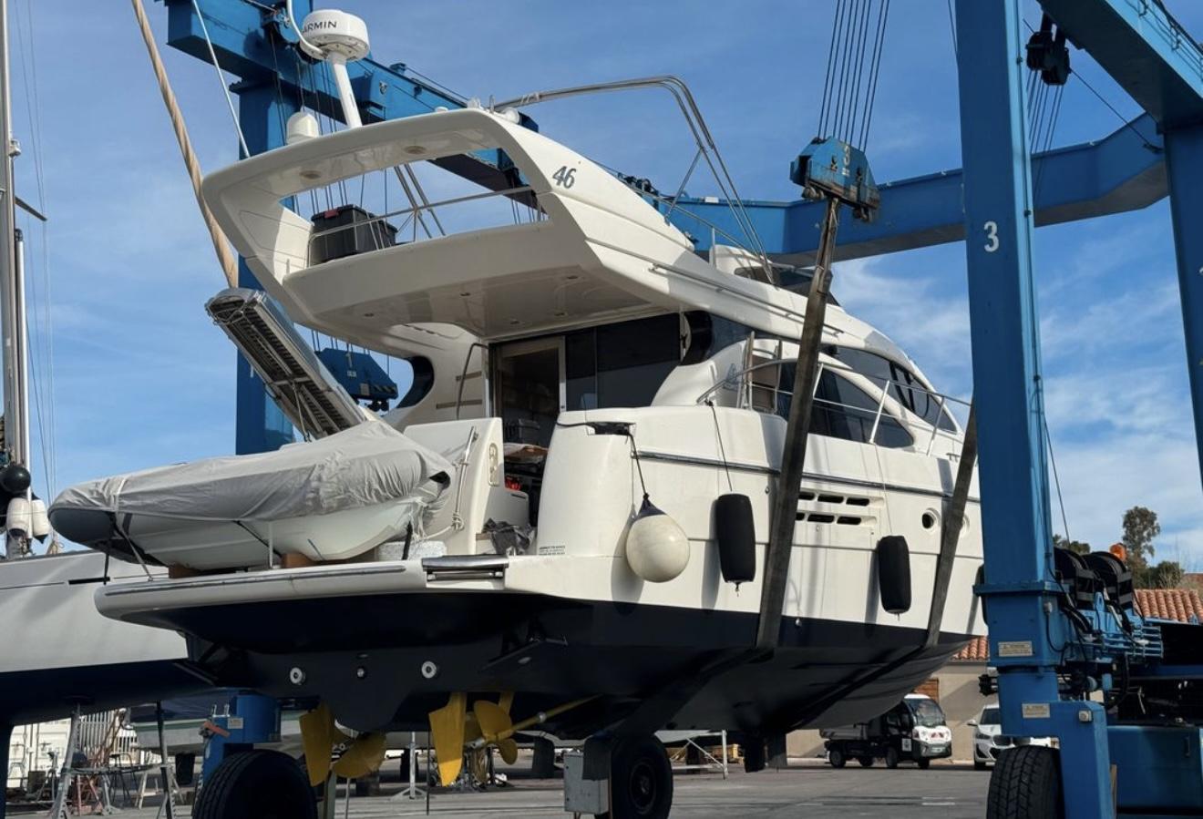 azimut 46