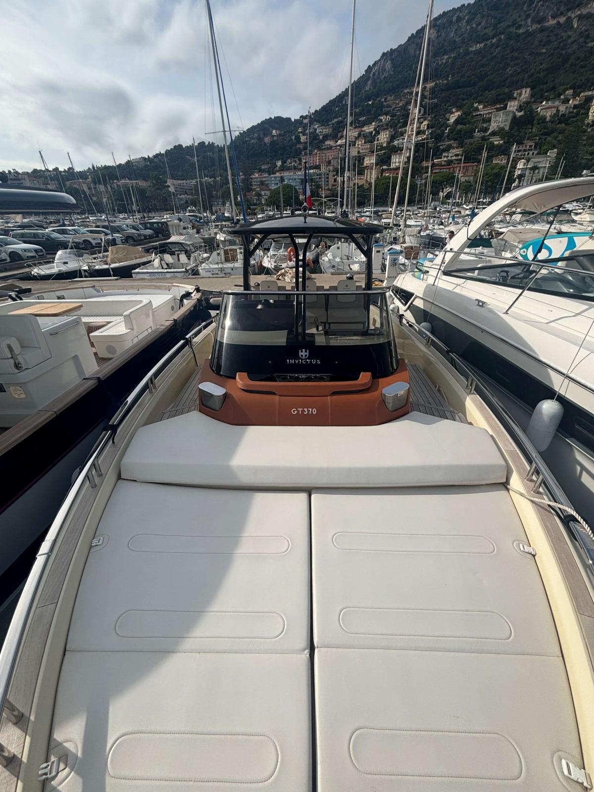 invictus Gt370