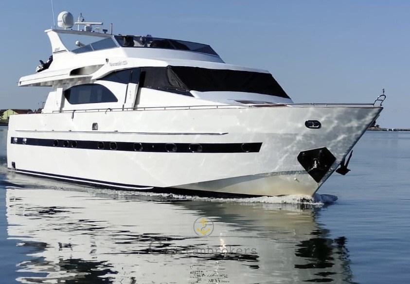 navar cantieri Flybridge 82
