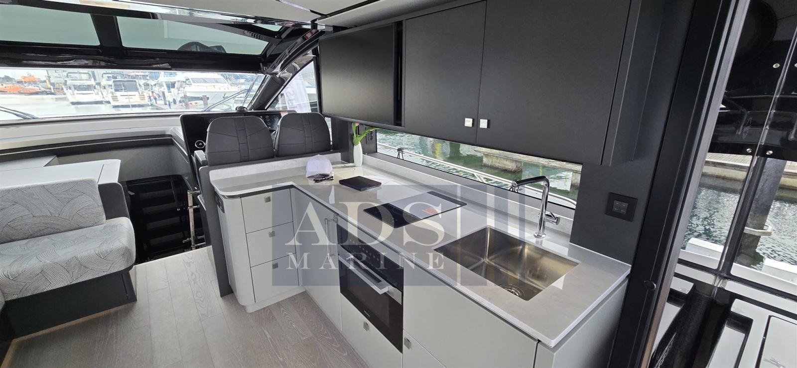 sunseeker Predator 55