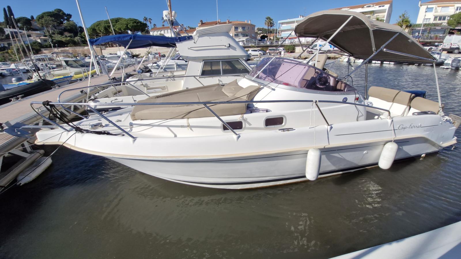 b2 marine Cap ferret 752 dc