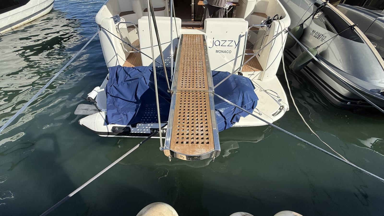 azimut 46