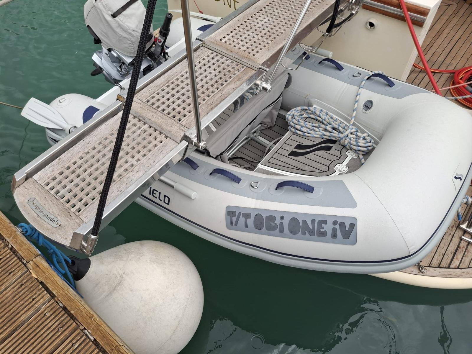 cantieri estensi 440 goldstar fly