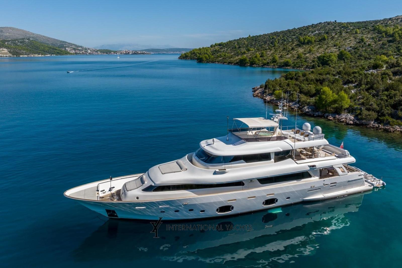 custom line Navetta 33 crescendo
