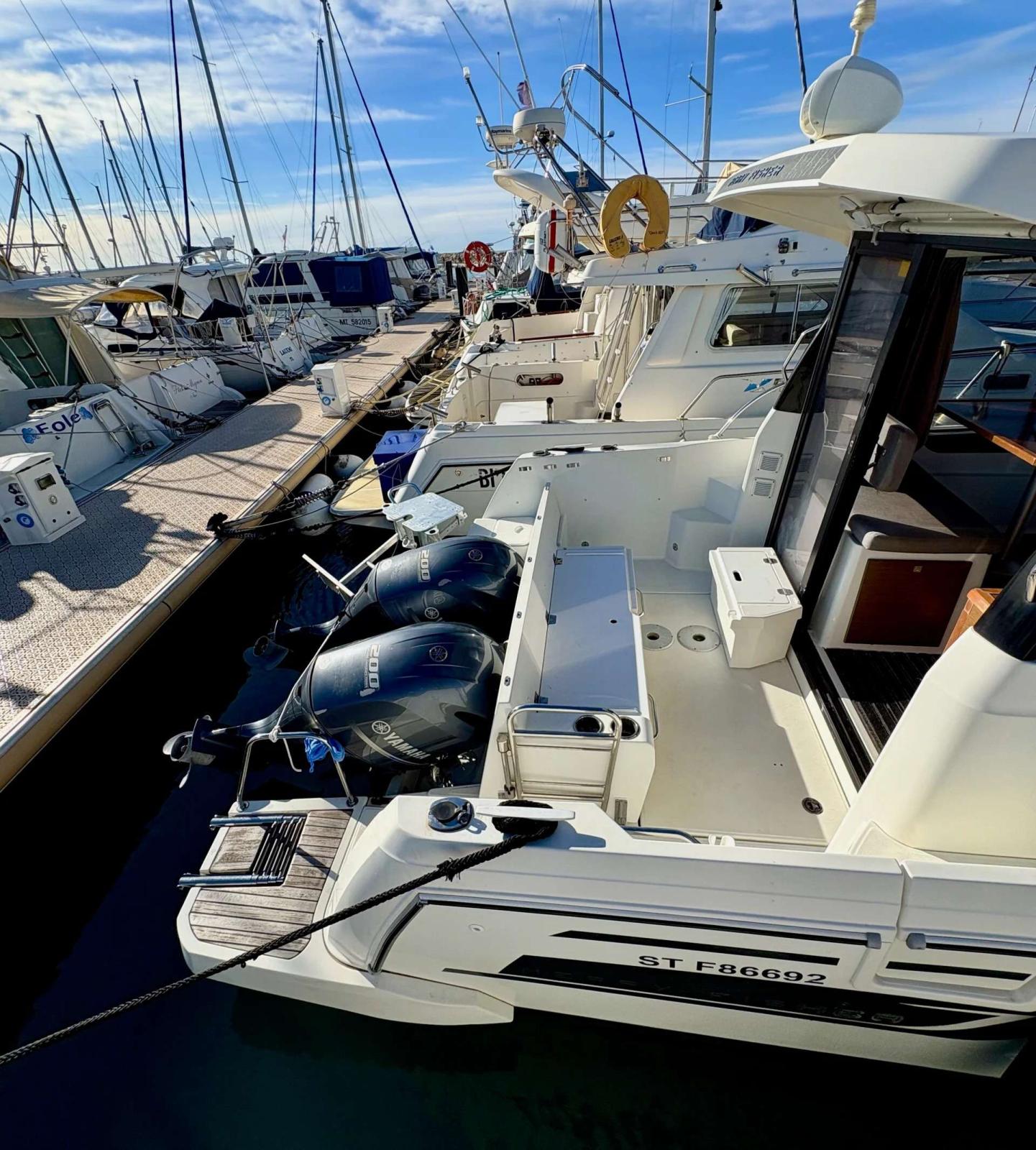 jeanneau Merry fischer 895