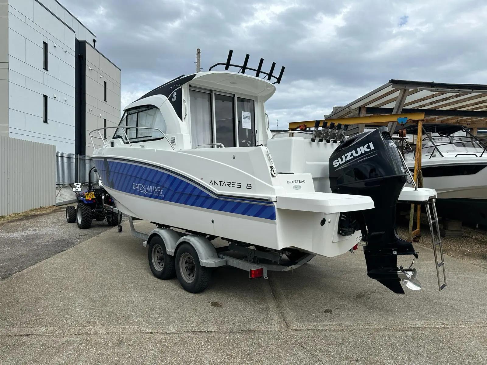 beneteau Antares 8 v2 outboard